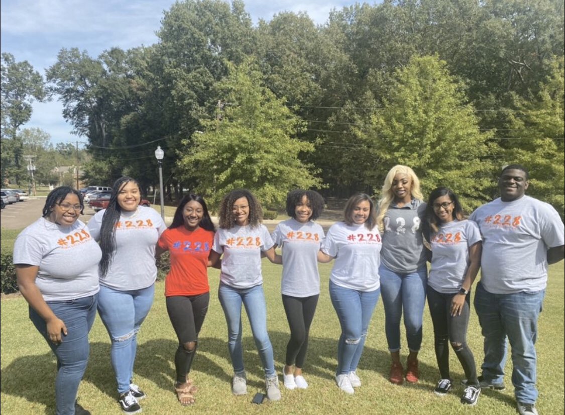 MRalyks's tweet photo. happy birthday my Eagle Queen β₯οΈ
#bulldogfamilyvacation
#foundersweek2019 https://t.co/I9dzikKfDT