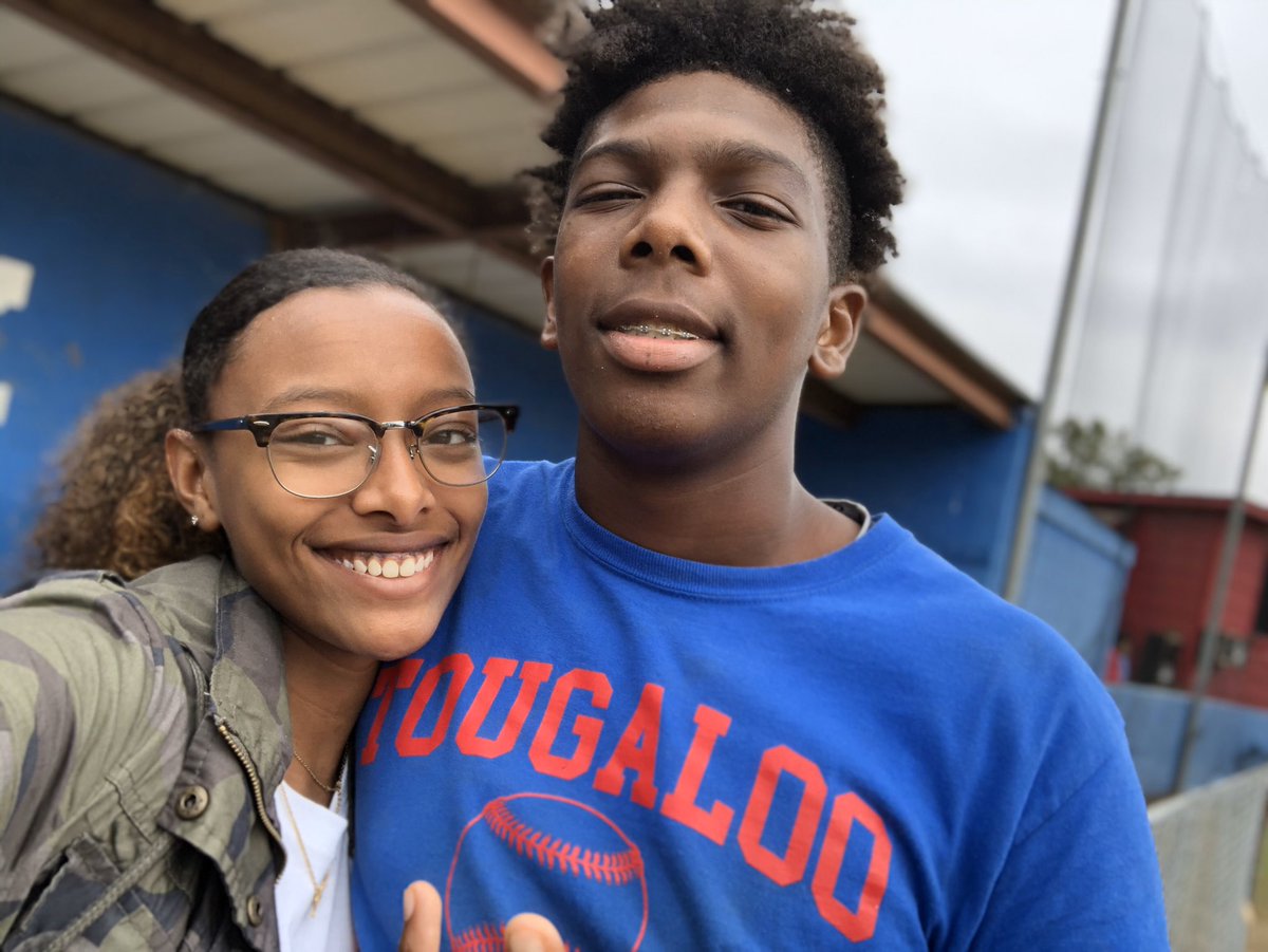 MRalyks's tweet photo. happy birthday my Eagle Queen β₯οΈ
#bulldogfamilyvacation
#foundersweek2019 https://t.co/I9dzikKfDT
