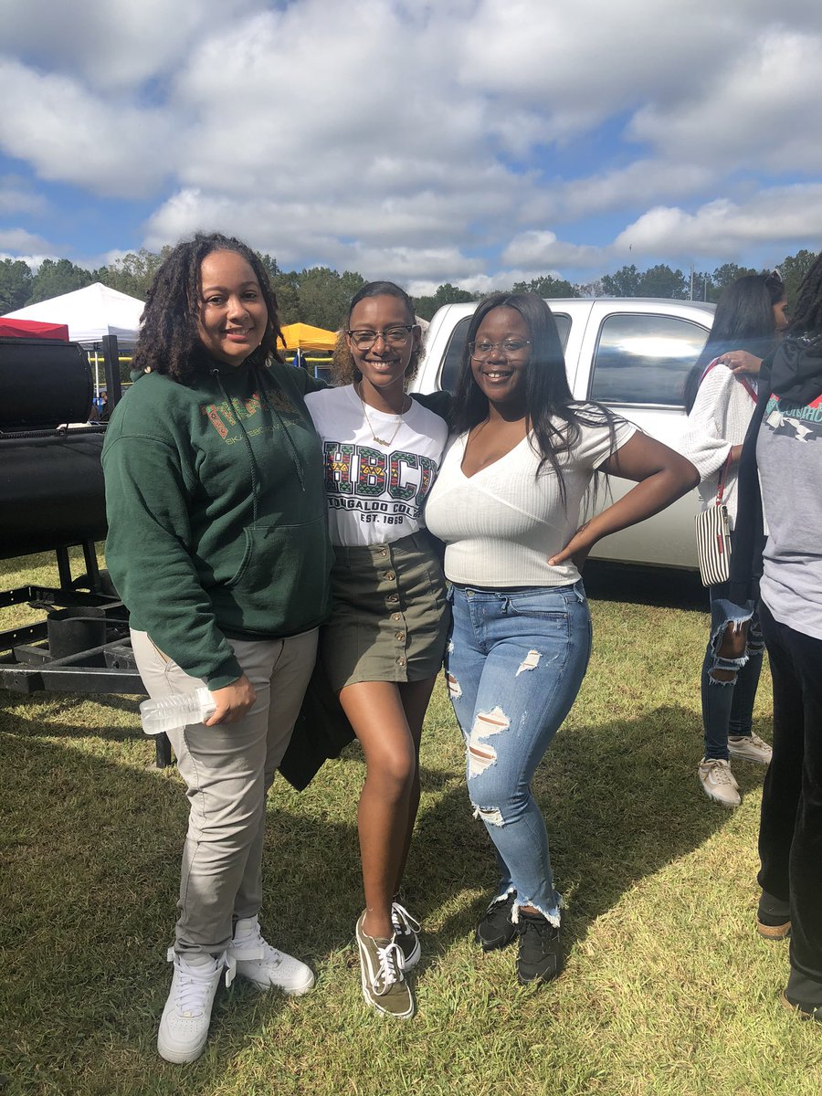 MRalyks's tweet photo. happy birthday my Eagle Queen β₯οΈ
#bulldogfamilyvacation
#foundersweek2019 https://t.co/I9dzikKfDT