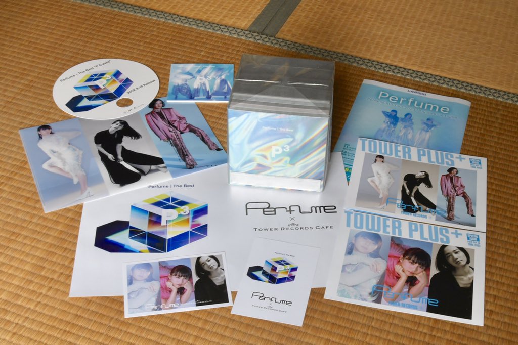 prfm_akkkkkey's tweet photo. Perfume｜The Best P³  “P Cubed” が発売されて早１ヶ月経ちました👏
今回のベストアルバムP Cubedで揃えたPerfumeコレクションをここでちょこっと紹介！
畳がちょっと渋いですが…
来年２月のライブが待ち遠しくて毎日ウズウズしてます！
#prfm #Perfume #PCubed #prfmBest https://t.co/uSUGIggVvD
