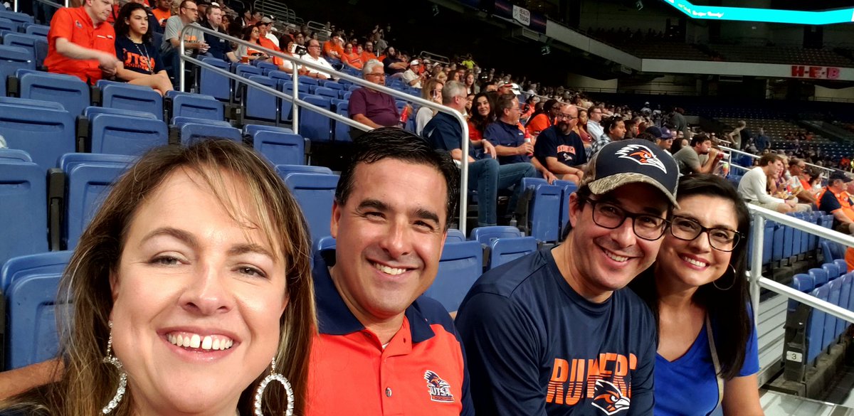 MoralesHawk5's tweet photo. Supporting our Roadrunners!!   Great #UTSAHomecoming2019 game #50years #utsaclassof1996 #utsaclassof1997 #utsaclassof1998 @UTSA @UTSAFTBL @UTSAAlumni https://t.co/erwaJu8z1n