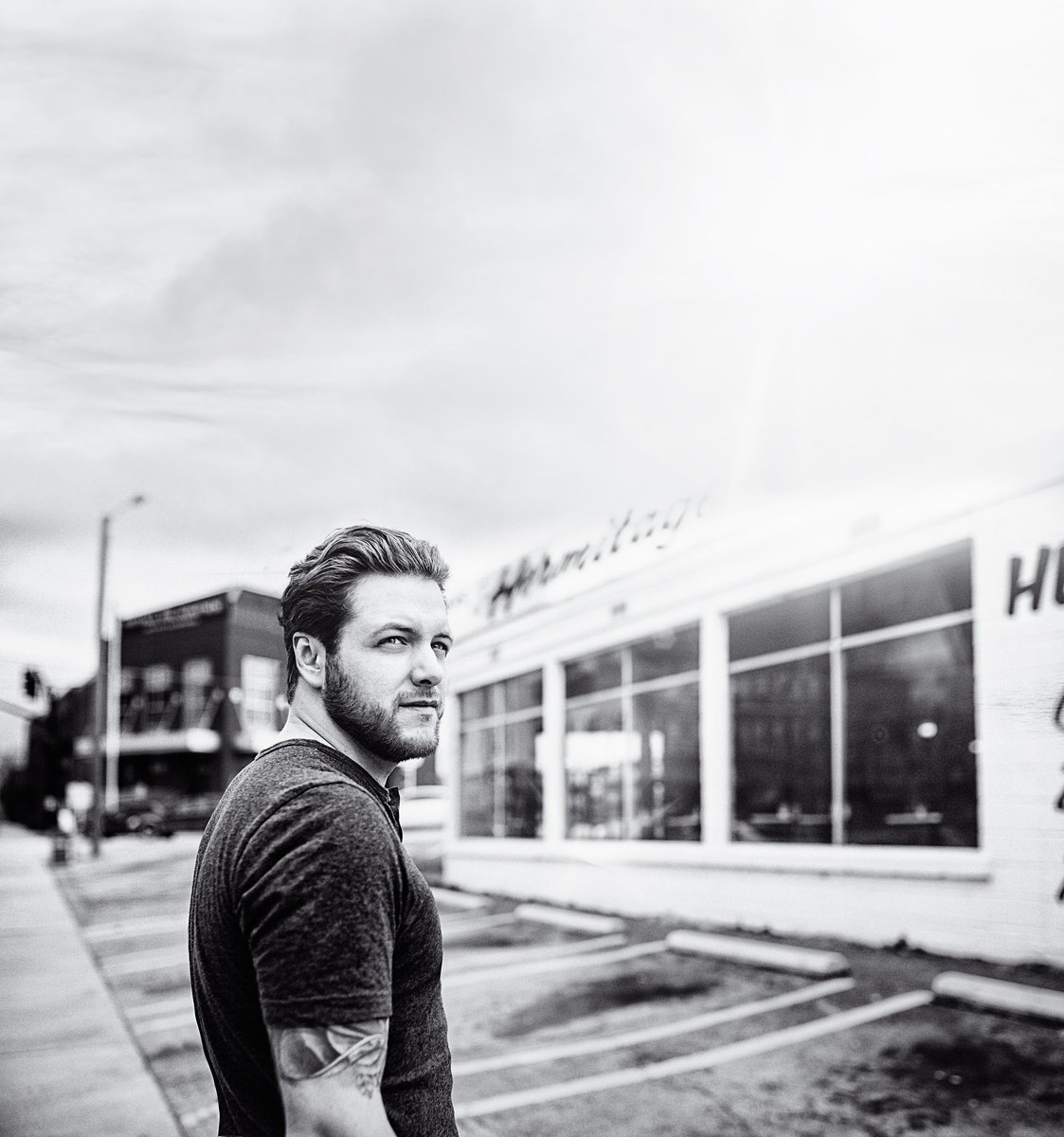 🤠 Prix “Interprète masculin de l’année” remis à Matt Lang.

➡️ Comme sa comparse féminine, Karo Laurendeau, il s’agit d’une très belle soirée à la Salle André-Mathieu de Laval pour Matt Lang. 

#Galacountry2019 #CelebrationCultureCountry