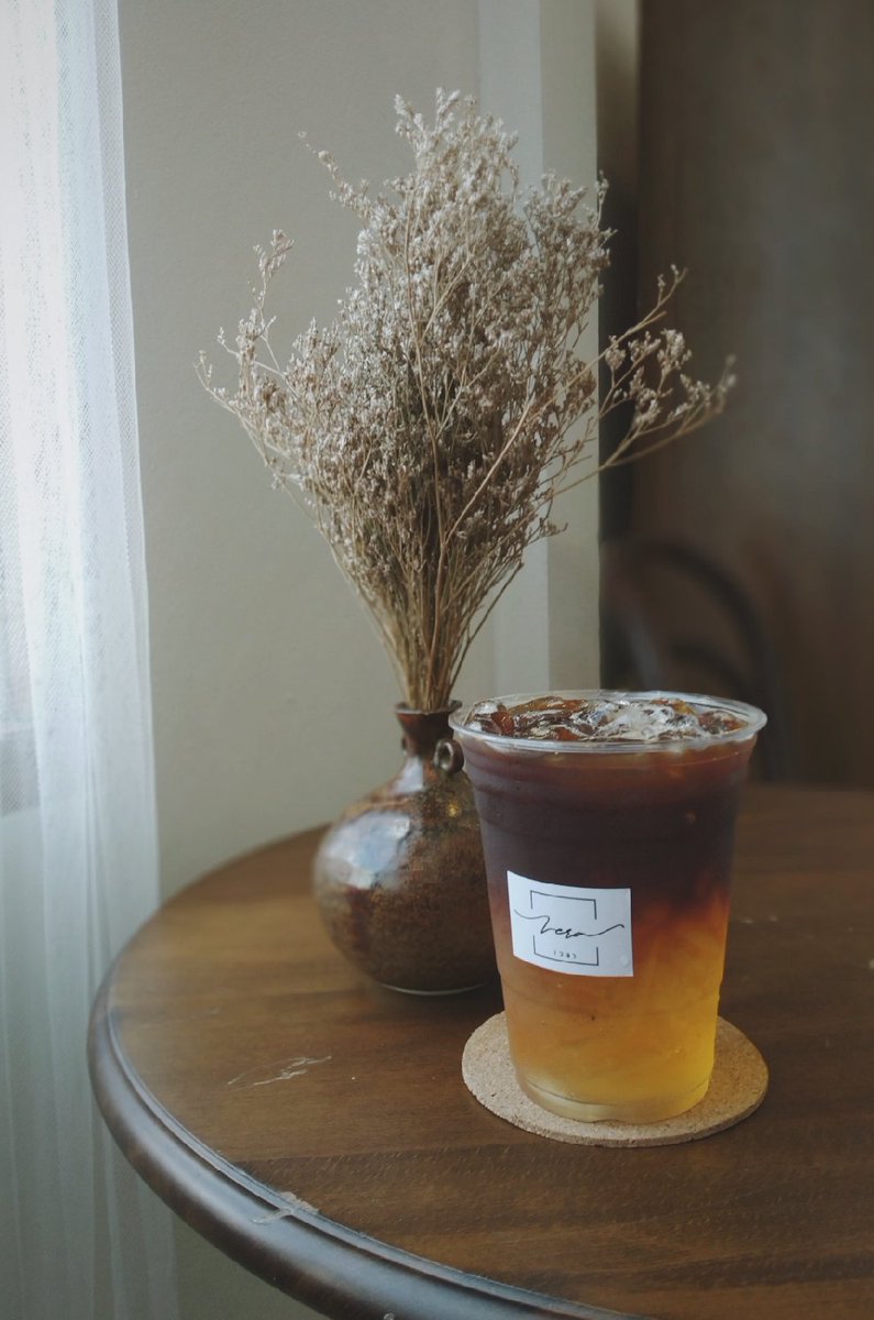 smalllitttomato's tweet photo. ⓄⓃⒸⒺ ⓊⓅⓄⓃ Ⓐ ⓉⒾⓂⒺ
VERA café &amp; gallery |เวลา คาเฟ่| เคเฟ่น้องใหม่ที่พึ่งเปิดได้ไม่นาน กับร้านสไตล์มินิมอล ขาวสะอาด เจ้าของร้านเป็นกันเอง เมนู "พระอาทิตย์ขึ้น" จี๊ดๆสดชื่นดี 🛵 : เส้นถนนสนามกีฬากลาง โคราช #รีวิวคาเฟ่ #cafeinthailand #คาเฟ่โคราช @aroii https://t.co/BzKFh1hqNH