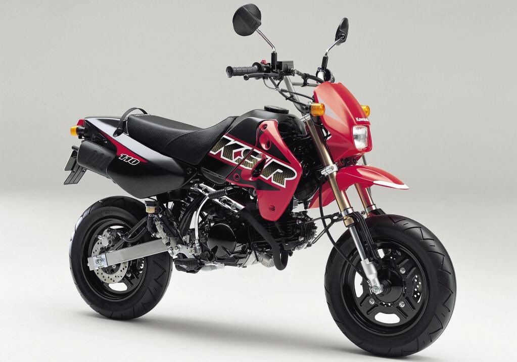 モトスポ バイク総合情報 Pa Twitter 今でも欲しい名車 カワサキ Ksr110 T Co Uu2fdgl0en オフロードバイクを可愛くデフォルメしたスタイリングに 本格的なメカニズムを随所に投入したモデル Ksr110 ミニサイズならではの機動力で 街乗り 通勤 通学