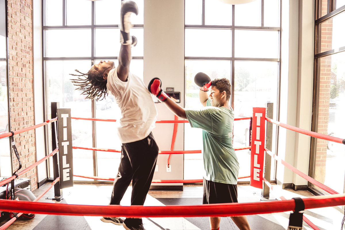 TMProject's tweet image. We went toe to toe at @titleboxing Edmond today for our October #TMProjectMentorMoment! Not really, but we did have a lot of fun and an insane workout.

Special thanks to jmanessphotography.com for the incredible pics. More to come soon. #MentorMoment #Mentor #TMProject #TMPOKC