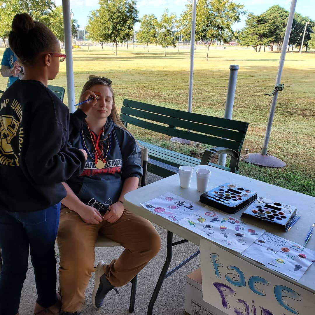 ACWhirlwinds's tweet photo. The ACcreative Arts Club Face Painting at The Jonesboro Human Development Center Walk. Run, Roll, A-Thon. Having fun with our community!! #caneclassroom #canecreative #caneOTR #acwhirlwinds #klekfm https://t.co/7J8mYWoS15