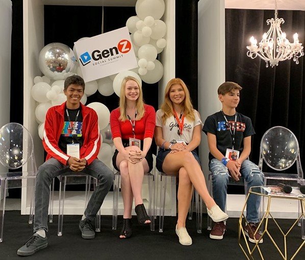PenfoldHawley's tweet photo. Always such a pleasure to work with so many talented people!❤️😎 @RachelleMHenry @YoungArtistAwds @ParkerFullmore @AveryDavisActor #genzss19 #lrmpublicity #connecthermedia #greatwolflodge #panelist #influencer #actress #teenactor #losangeles #california #style #teenfashion https://t.co/UeXLxFvIw7