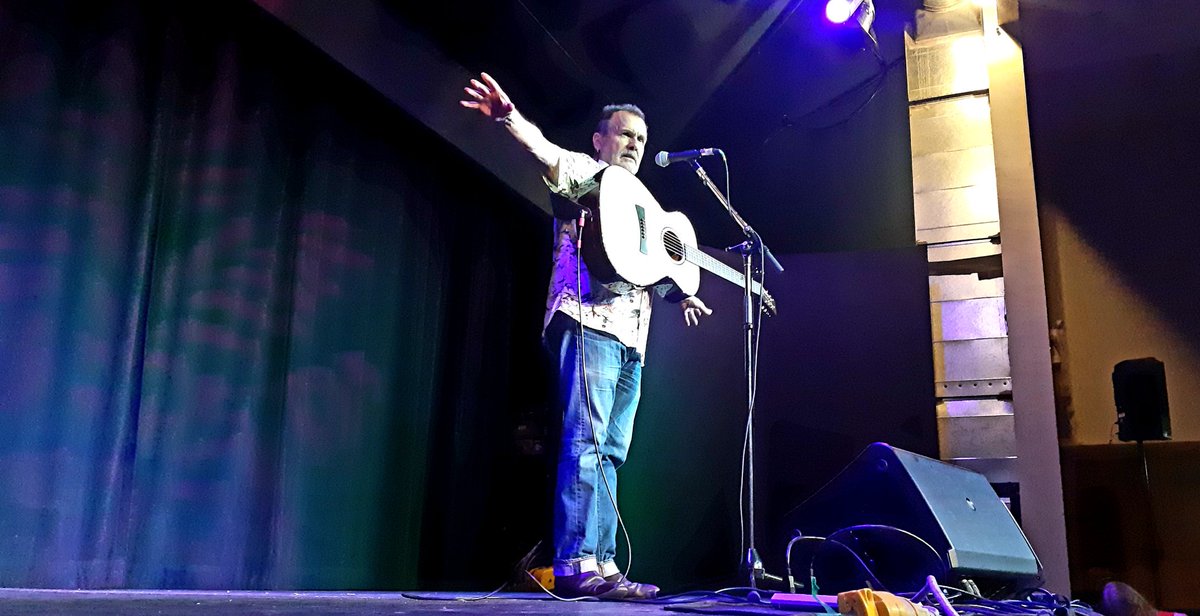 TheProgress's tweet photo. English musician Martin Simpson performed for a thrilled audience last night at Harrison Memorial Hall in a spectacular kick-off to the Harrison Festival of the Arts' latest season!

https://t.co/tMYFuC72vk

#HarrisonHotSprings #HarrisonFest #Arts #BC

Chris Duchaine/Black Press https://t.co/QRbZxtcz7P