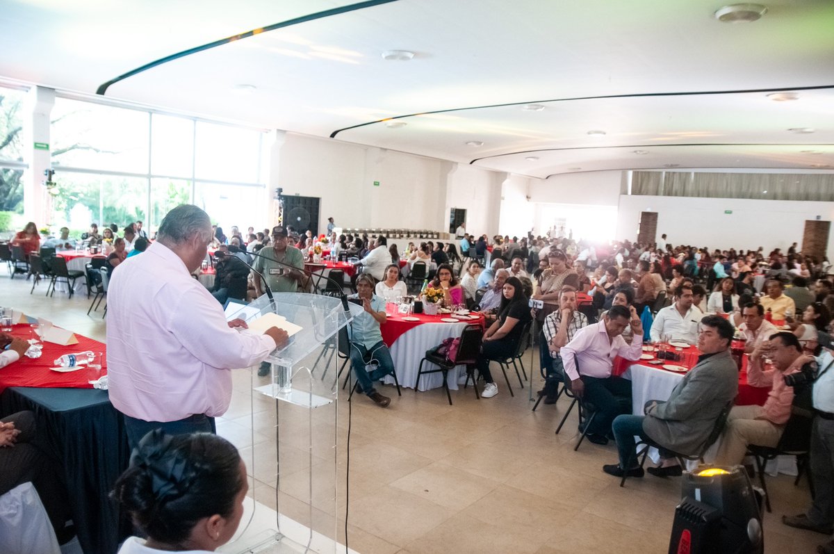 DAROaxaca's tweet photo. Con mucho gusto y acompañados de quienes forman parte de esta gran organización, este día llevamos a cabo el 55 Aniversario de la toma de protesta del comité ejecutivo estatal de la CROC Oaxaca. @yarithtannos @IsaiasSiCumple @CROC_Nacional https://t.co/1bDLx6qmf2