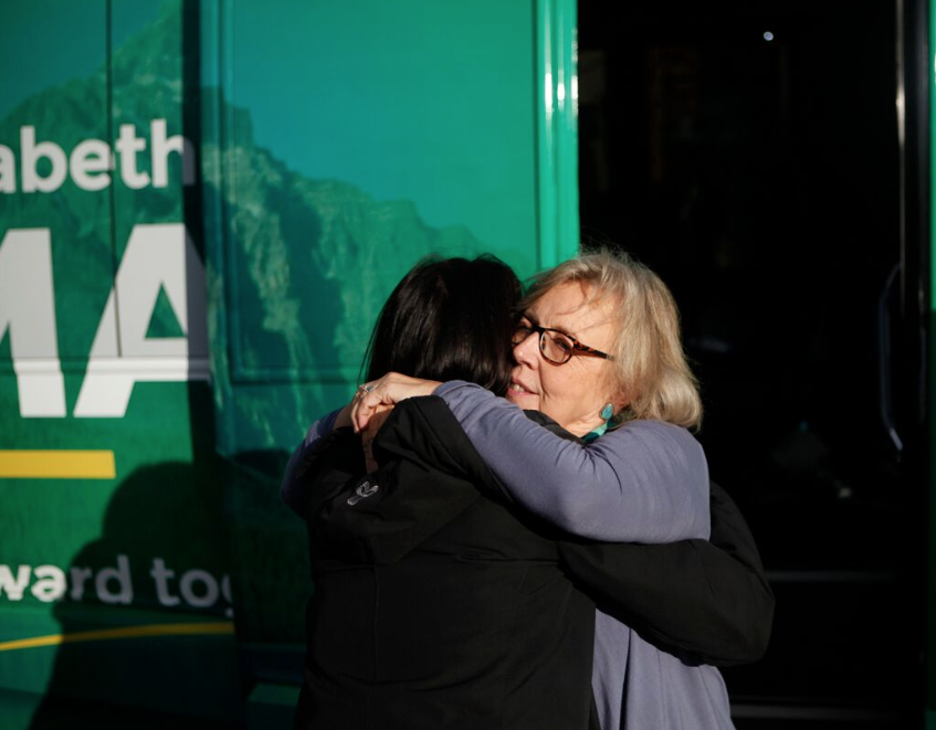 CanadianGreens's tweet photo. Vancouver-East candidate @votebridgetb and @ElizabethMay visited Oppenheimer Park on the Downtown East Side today, and spoke to the people living there. 

It's time to making access to housing a human right. 

Greens pledge to do it. 

#cdnpoli #elxn43 https://t.co/qcQbgPBom2