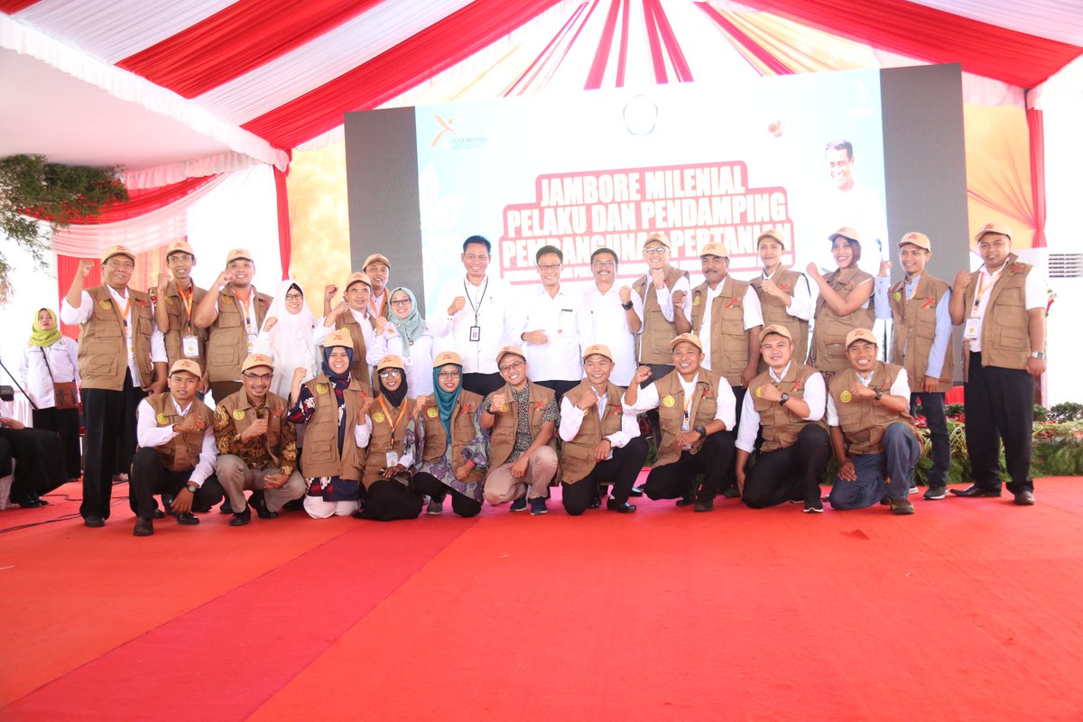 puslatan's tweet photo. Petani Milenial Sukses, Sandi Octa Susila Beromzet Rp500 Juta per Bulan
@sandioctas #PetaniMilenial
https://t.co/h8rJHb0uNw https://t.co/wuIkyK2VFH