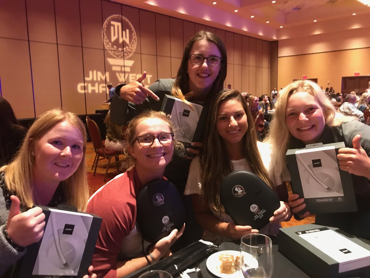 Amy Bond tweet media