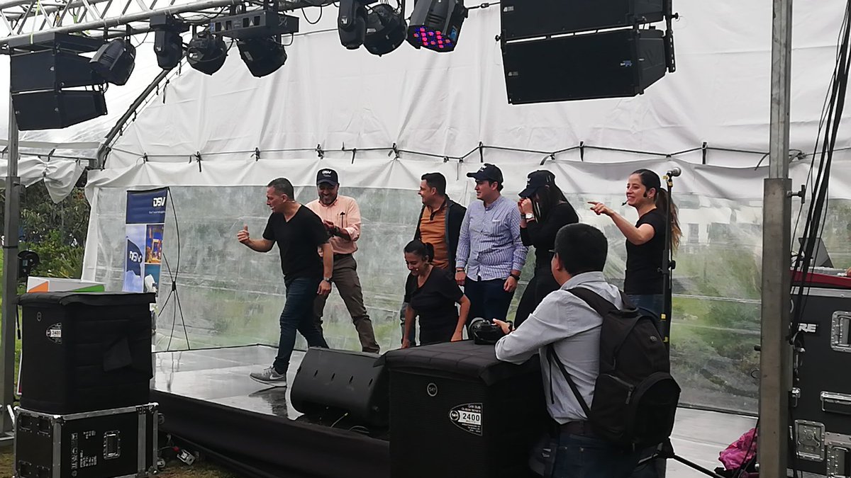 La #Impro rompe el hielo y calienta corazones en DSV <a href="/panalpinagroup/">Jane Panel</a>, un show taller de #ImproParaLaVida con <a href="/paolabeya/">Paola Benjumea</a> y Katherin Gutiérrez, que buen #equipo de escena. #AmoLoQueHago #Aceptación #Disfrute #complicidad #Improcorporativa