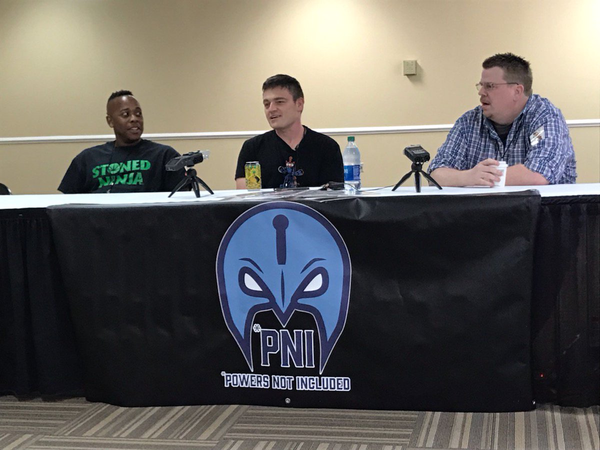 Pnotincluded's tweet photo. Big thanks to @MemphisComicExp &amp;  @Ssnyder1835 for a great panel and day one of the con! #epic #batman #batmanwholaughs #americanvampire #undiscoveredcountry #SwampThing https://t.co/XGtaNGoRLk