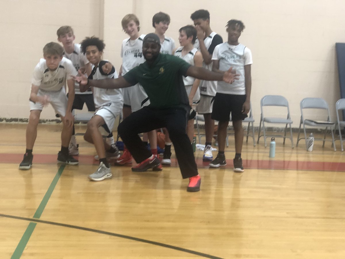Miekworld's tweet photo. Great Fall Session fellas!! The squad has grown a lot over this past year. 365 days of work, passion, and dedication to their craft!! I wish you all nothing but the best this winter and see y’all in the spring!! #FlyersElite #GetYa💰#toocoolsometimes™ https://t.co/hAWQ8LbjKV
