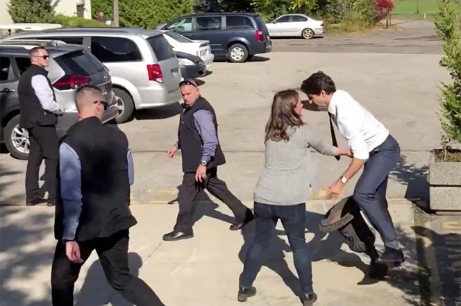 BudWitzke's tweet photo. Caption this #Trudeau @JustinTrudeau @gmbutts https://t.co/ja9lpY67DO
