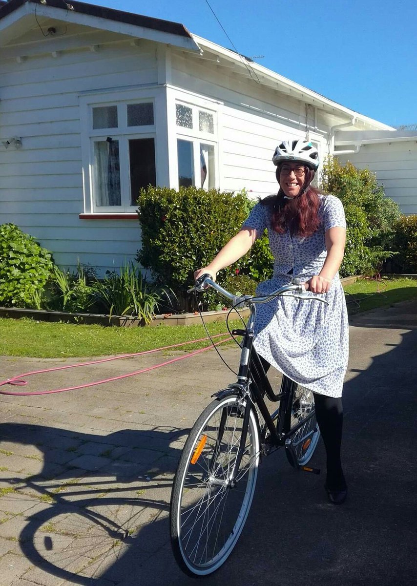 kellifrmthetron's tweet image. Who says you can't bike in a dress? #AlternativeTransportLooks