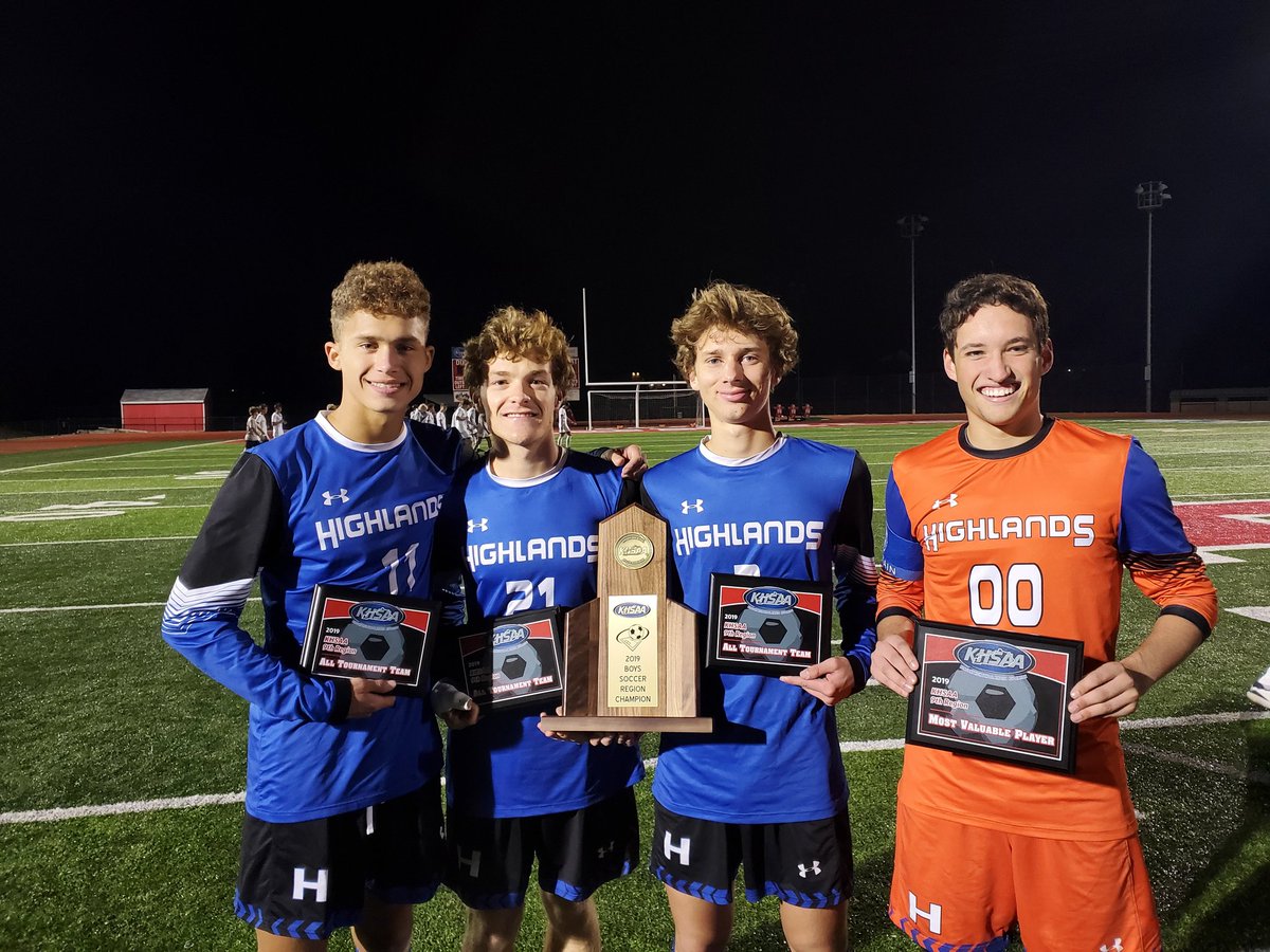 fthhsathletics's tweet photo. Shout out to OUR members of the 9th Region All-Tournament Team!
L-R E. Stevie, P. Hedenberg, A. Foubert, &amp; MOP N. Fischer
#1day2titles
@mcbertasso @FTISSuper @FTHighlandsHS @FTSchools @HHSBirdsSoccer https://t.co/zBRbgwlD10