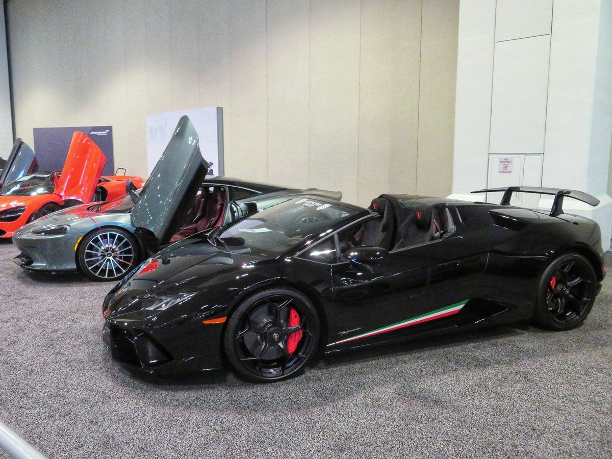 NashAutoShow's tweet photo. There is still one more day to see the gorgeous exotics at the #NashvilleAutoShow!  #duPontRegistryLive https://t.co/jbShfL0Bul