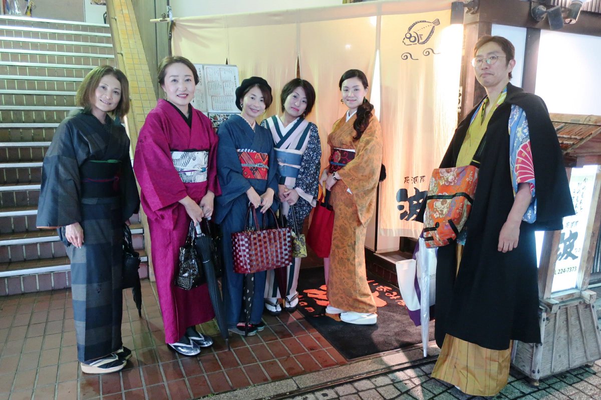KMeetup's tweet photo. 第９回KIMONO MEETUP!＃KIMONOMEETUP! ＃Kanazawa ＃着物　＃アンティーク着物　＃着物男子　＃着物女子　＃着物で飲み会　＃セルフ着付けレッスン　＃いつか自分で着れる　＃金沢 https://t.co/LE3DjIFxNL