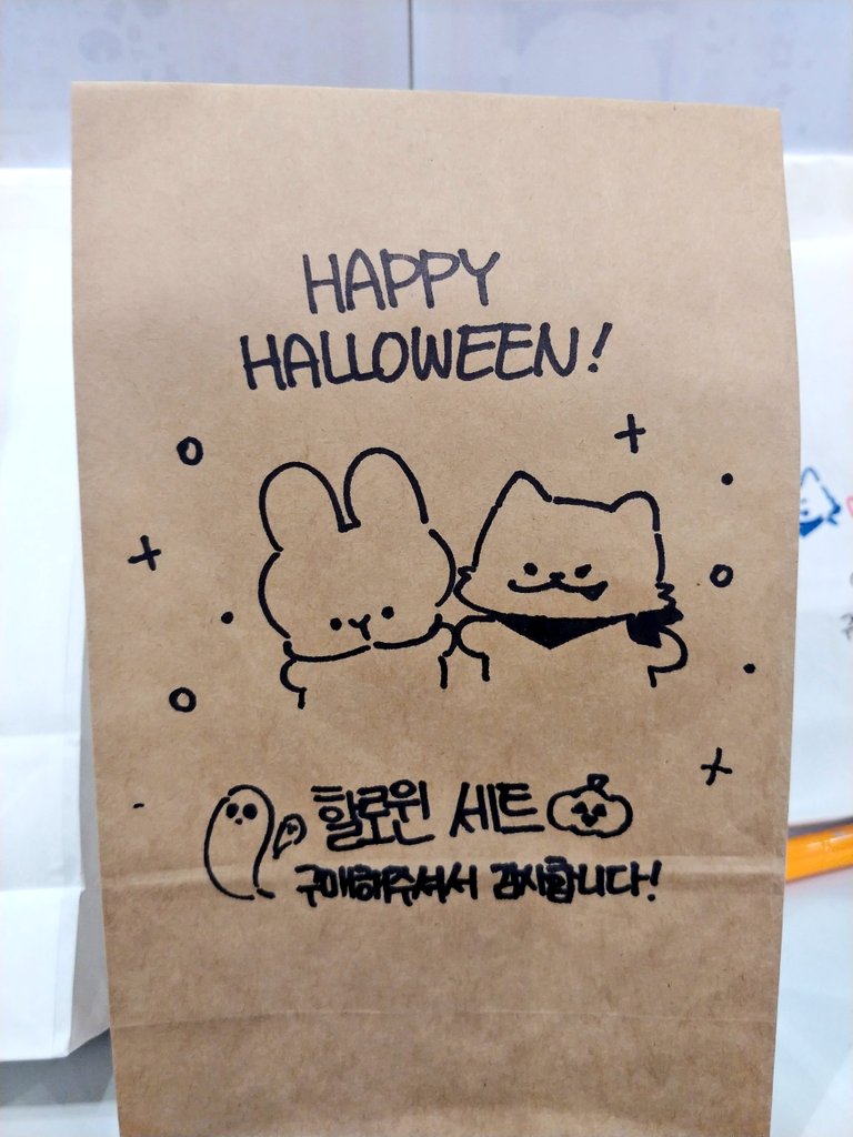 AMO_store_'s tweet photo. 서금페 할로윈 한정 봉투입니다💝

할로윈 세트 구매시 직접 그린 캐릭터 할로윈 봉투에 담아드려요💕 https://t.co/7E8qJN2z61
