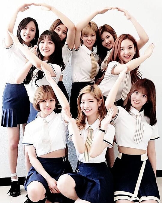 Кто лидер в твайс. Кто лидер в твайс. Группа твайс 2021. Твайс участницы 2022. Twice 2022.