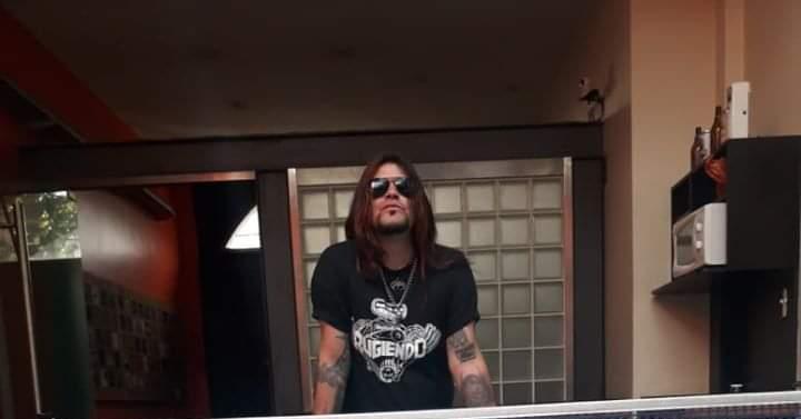 Feliz dia a todas mis amigas de eseste twitter los quiero muchos a todas genias del rock