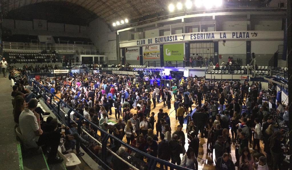 NicoSalvioli's tweet photo. Gran marco de gente más de 1500 personas pasaron por el poli . @gimnasiaoficial para ayudar a las diferentes disciplinas . Yo poniendo mi granito de arena #induprem . Para los deportes amateurs del club . https://t.co/CPBOEk0Lvi