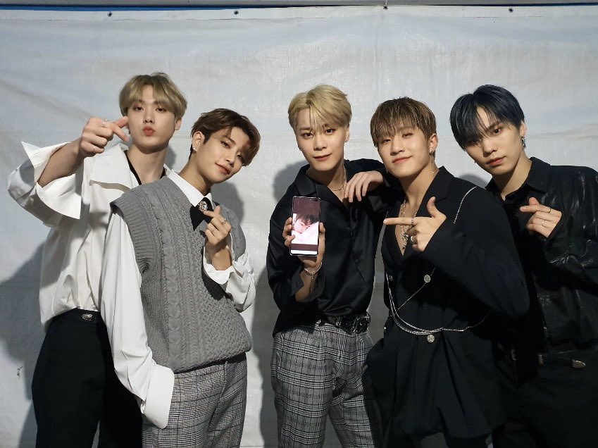 ASTRO_Staff's tweet photo. [#아스트로]
💜191019 #2019부산원아시아페스티벌 💜

부산 원아시아 페스티벌을
반짝반짝 빛내준 아스트로🌟
큰 소리로 응원해주셔서 감사합니다🥰
#아로하 다음에 또 만나요💜

#ASTRO #AROHA https://t.co/dpMkOAJhiN
