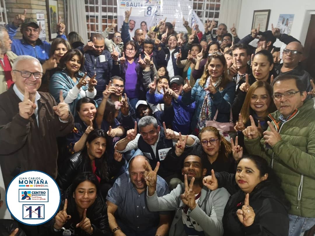 JCMontanaParra's tweet photo. #ModoBogotá| Acompañando a nuestra gran líder María Julia Baute candidata a Edil #CD82 en la Localidad de Teusaquillo.

Vota por el equipo ganador

❎ Concejo Centro Democrático 11
❎ JAL Teusaquillo CD82

#MontañaCD11 #Avancemos #SiSePuede https://t.co/JlXREq66Mu