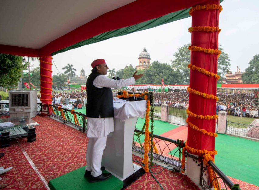 ABPNews's tweet photo. आजम खान को परेशान किया जा रहा, ताकि हमारी सरकार न बने- अखिलेश यादव
#AkhileshYadav 
https://t.co/5t7HWKi9Wc https://t.co/lFwlOXemVl