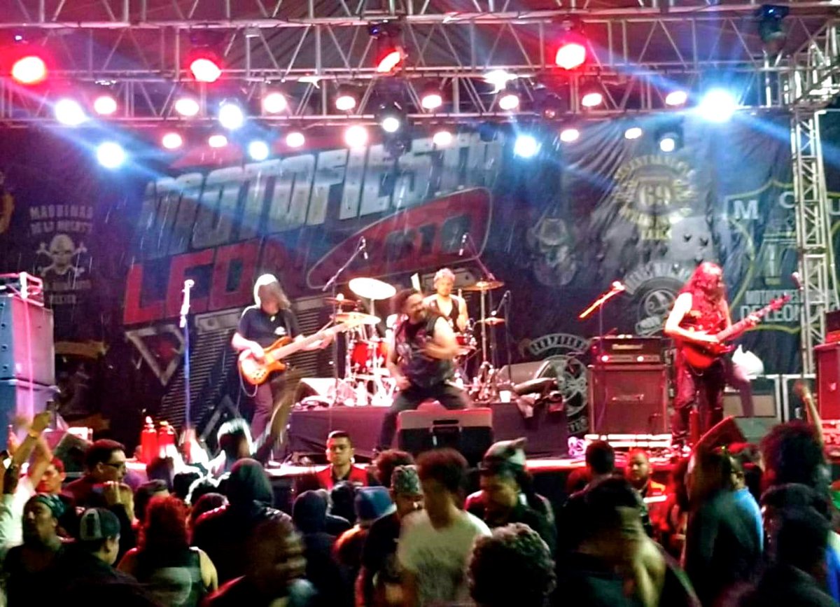 Siempre es un placer tocar en la Motofiesta, fue una noche para recordar toda la vida ¡Gracias León!