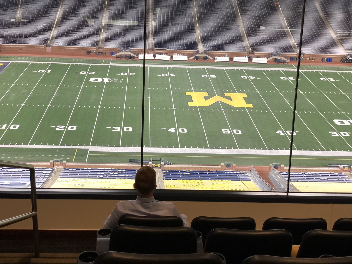 BillyElmo's tweet photo. @Bry_Mac Still waiting for the game to start https://t.co/C4OkpQiJi0