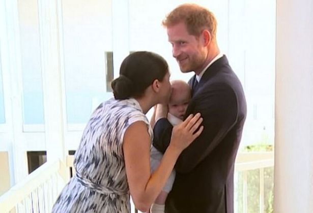 DailyMirror's tweet photo. Prince Harry and Meghan Markle 'plan six-week break and Thanksgiving in the US'
https://t.co/39pkym1hdp https://t.co/Soss2vHcDm