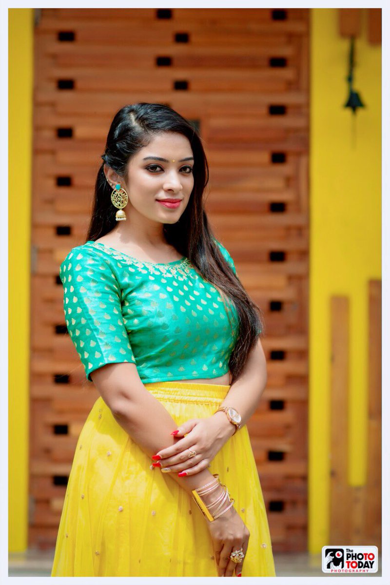 vj_diya's tweet photo. Create your own Sunshine 💛💛 AHA KALYANAM IN Sunlife at 10am and repeat at 10.30 pm 🌸do not miss it 💛 happy Sunday darlings 😘
.
.
#diyakarthik #krazykanmani #sunlife #ahakalyanam
#anchormode #coupleshow #diyavj #diyamenon #stayhappy #sunday #positivevibes https://t.co/trHdq7us4A