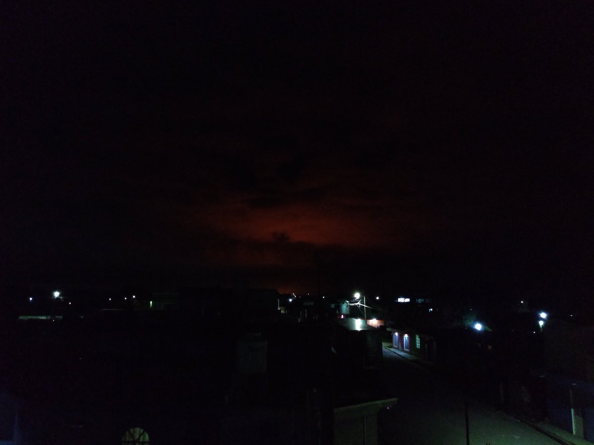 velakamila's tweet photo. Así la vista de fuga de gas desde San Juan Acozac https://t.co/RIkg5niepZ