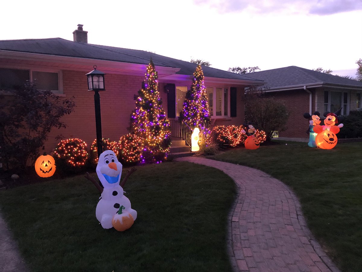 Halloween lights are a nice warm up for <a href="/OlafsLightShow/">Olaf</a>. Just over one month away!