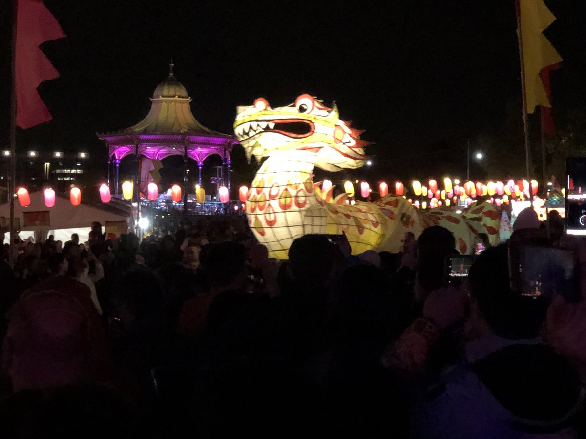 COHUTTspace's tweet photo. #MoonLantern #Festival @OzAsiaFestival at the #RiverTorrens @AdelaideFesCent https://t.co/vH8kvb543b