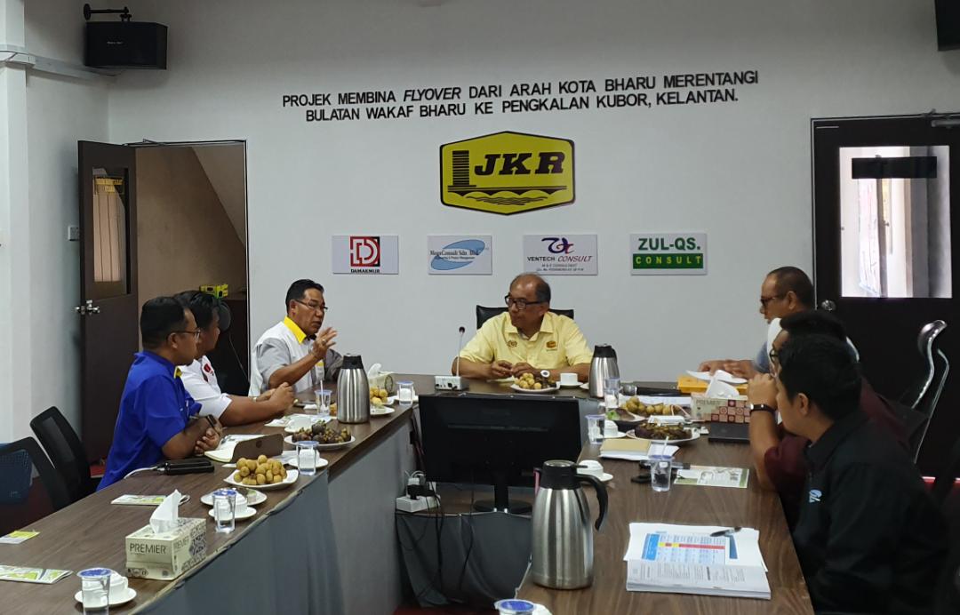 Lawatan kerja TKPKR Sektor Infra, Ir. Hj. <a href="/Zulakmal8/">zulakmal</a> ke Projek Membina Flyover Wakaf Bharu bagi memantau pelaksanaan dan prestasi semasa projek.

<a href="/RuslanAbdAziz/">Ir Ruslan Abdul Aziz</a> 
<a href="/AdenaMamat/">AdenaMamat</a> 
<a href="/CawJalanJKR/">Cawangan Jalan JKR Malaysia</a>