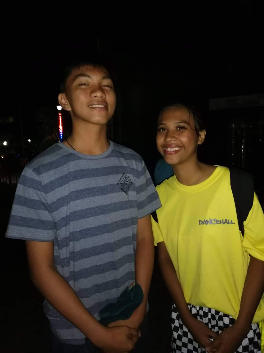 marahl__'s tweet photo. yung crush mo na araw mag papicture noon HAHAHAHA @just_alyssa20 https://t.co/DKJBdy0T5l