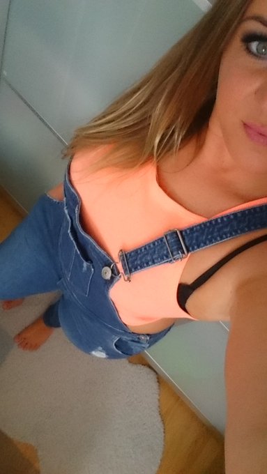 Geilen Sonntag w&uuml;nsche ich euch :)   https://t.co/mOTREPaRXP  visit my page darling :)   #camgirl #bonniebanx<a href="/tag/sexy"class="tags"><span>#sexy</span></a><a href="/tag/camgirl"class="tags"><span>#camgirl</span></a><a href="/tag/versaut"class="tags"><span>#versaut</span></a><a href="/tag/heiss"class="tags"><span>#heiss</span></a><a href="/tag/geil"class="tags"><span>#geil</span></a><a href="/tag/geilerarsch"class="tags"><span>#geilerarsch</span></a>