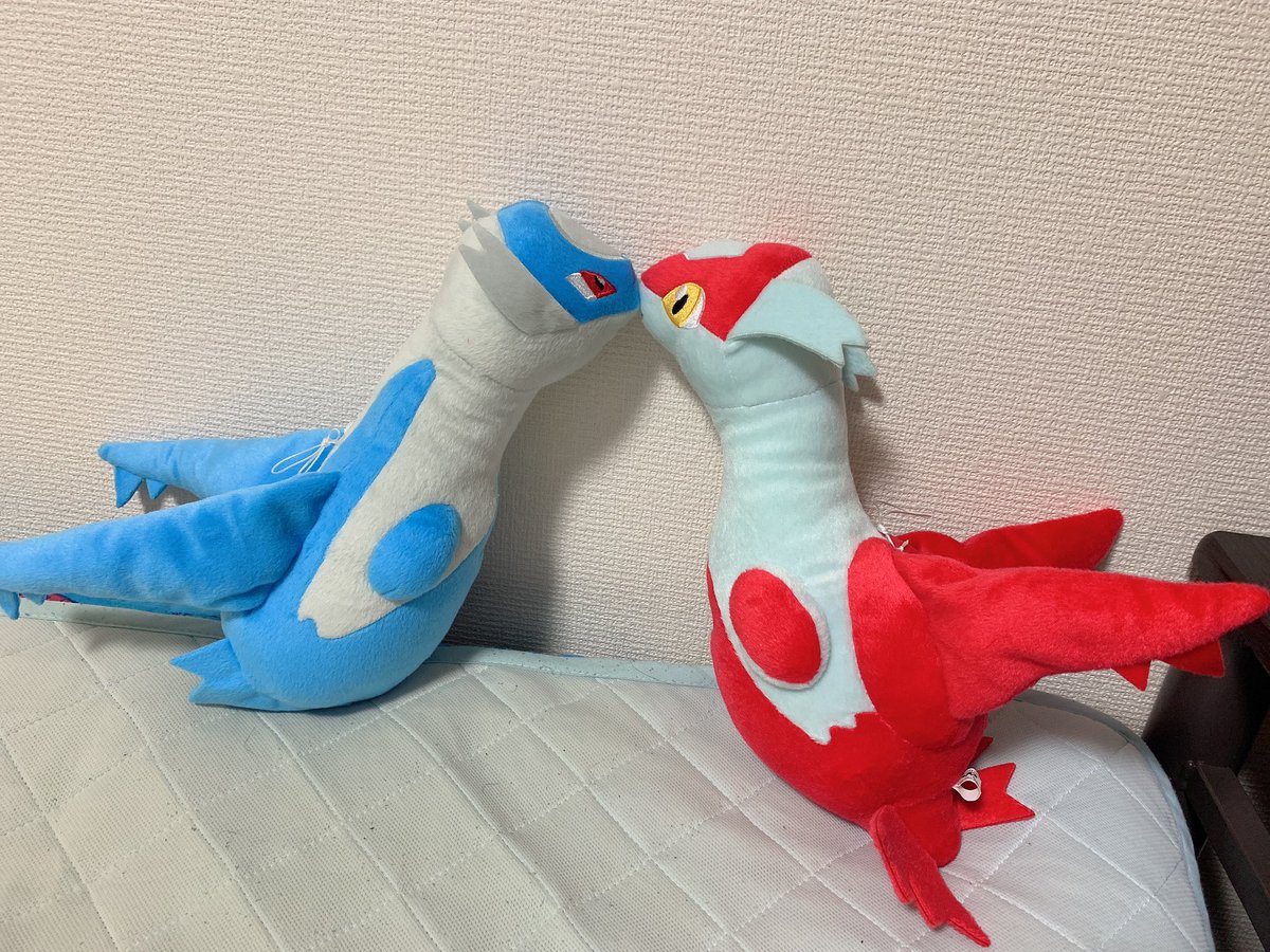 肉ちゃん Ufoキャッチャー大好き芸人 今日ラティオス400円 この前ラティアス300円 500円入れてしまったけど で取れた 2体やっぱ揃うとかわいいわ