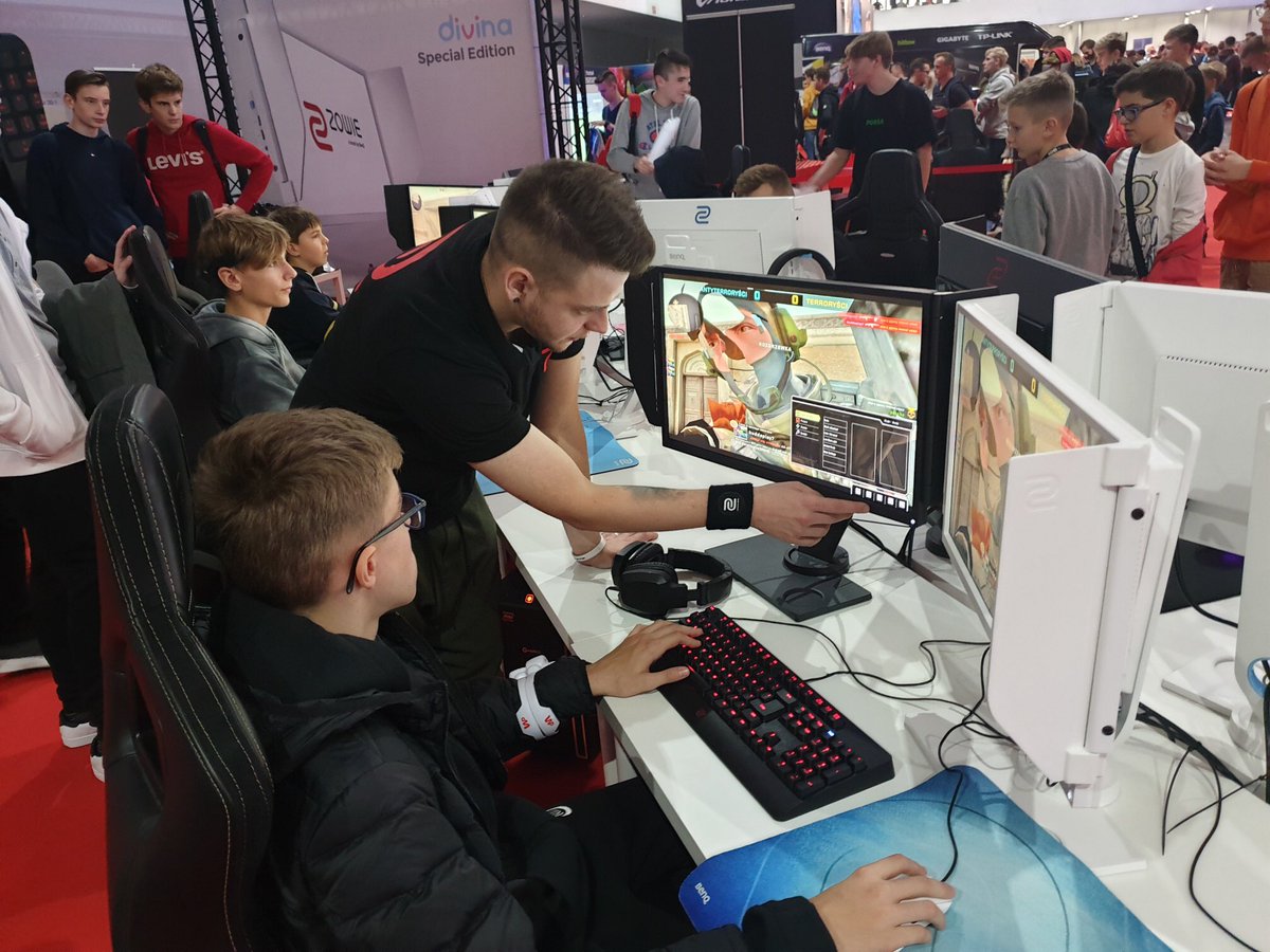Zowie Europe We Prepared Xl2546 Divina Version Poznangamearena And Our Team Is Ready To Show You The In Game Benefits Which Dyac Can Bring Out Looking Forward To See You All
