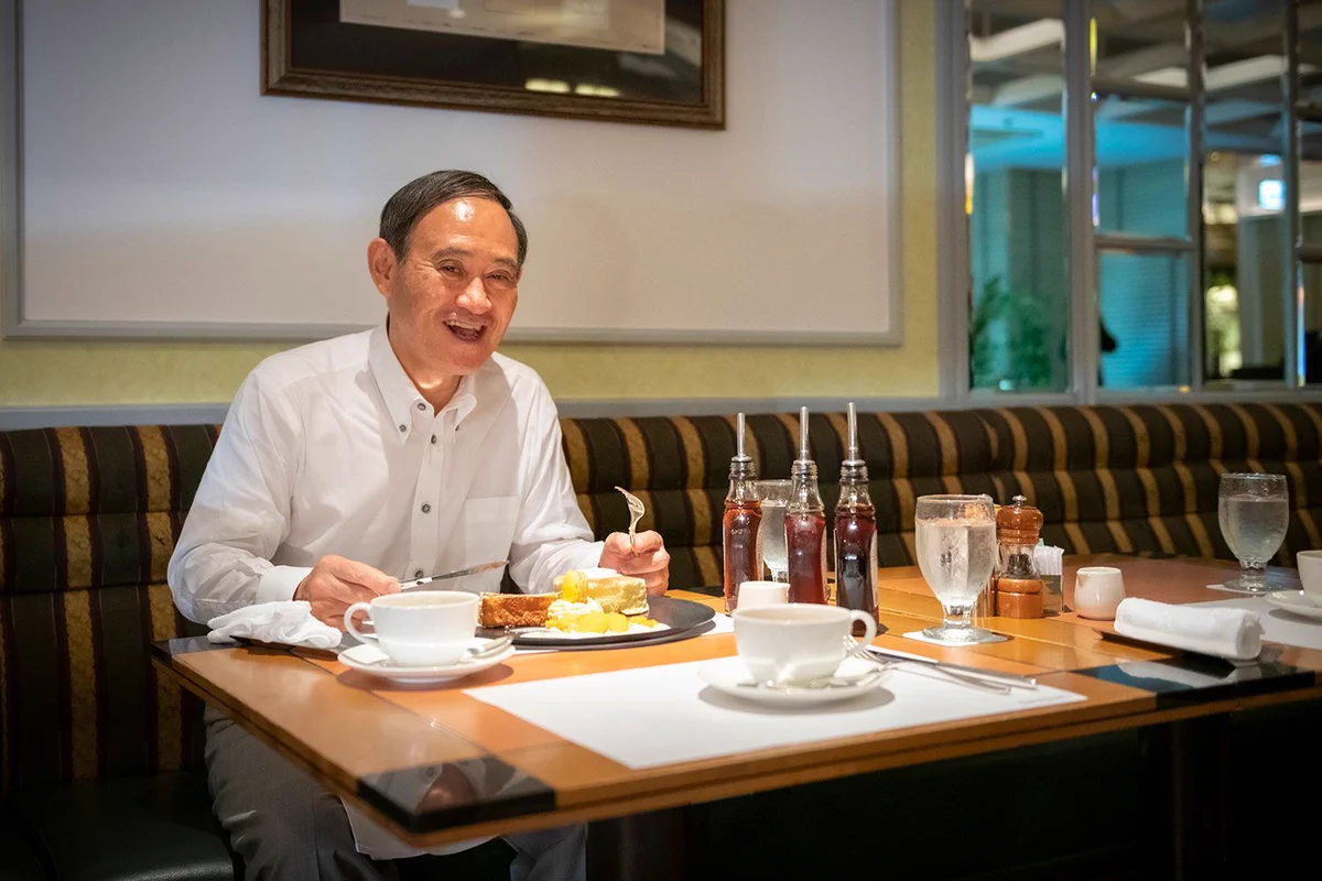 「菅官房長官」好物のパンケーキを食べる姿が可愛いと話題!!!!!