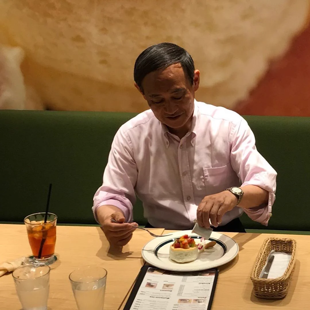 「菅官房長官」好物のパンケーキを食べる姿が可愛いと話題!!!!!