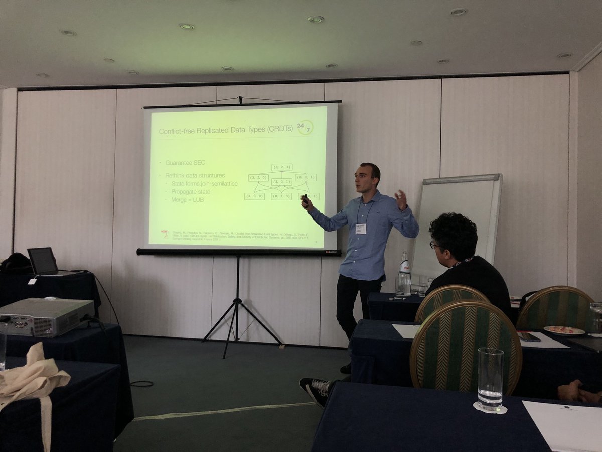 softlab_brussel's tweet image. Action shots of @softlab_brussel @DINFVUB @KevinDP55 presenting &quot;Squirrel: An Extensible Distributed Key-Value Store” soft.vub.ac.be/Publications/2… at the @splashcon @MetaWorkshop. Joint work w/ @elisagboix.