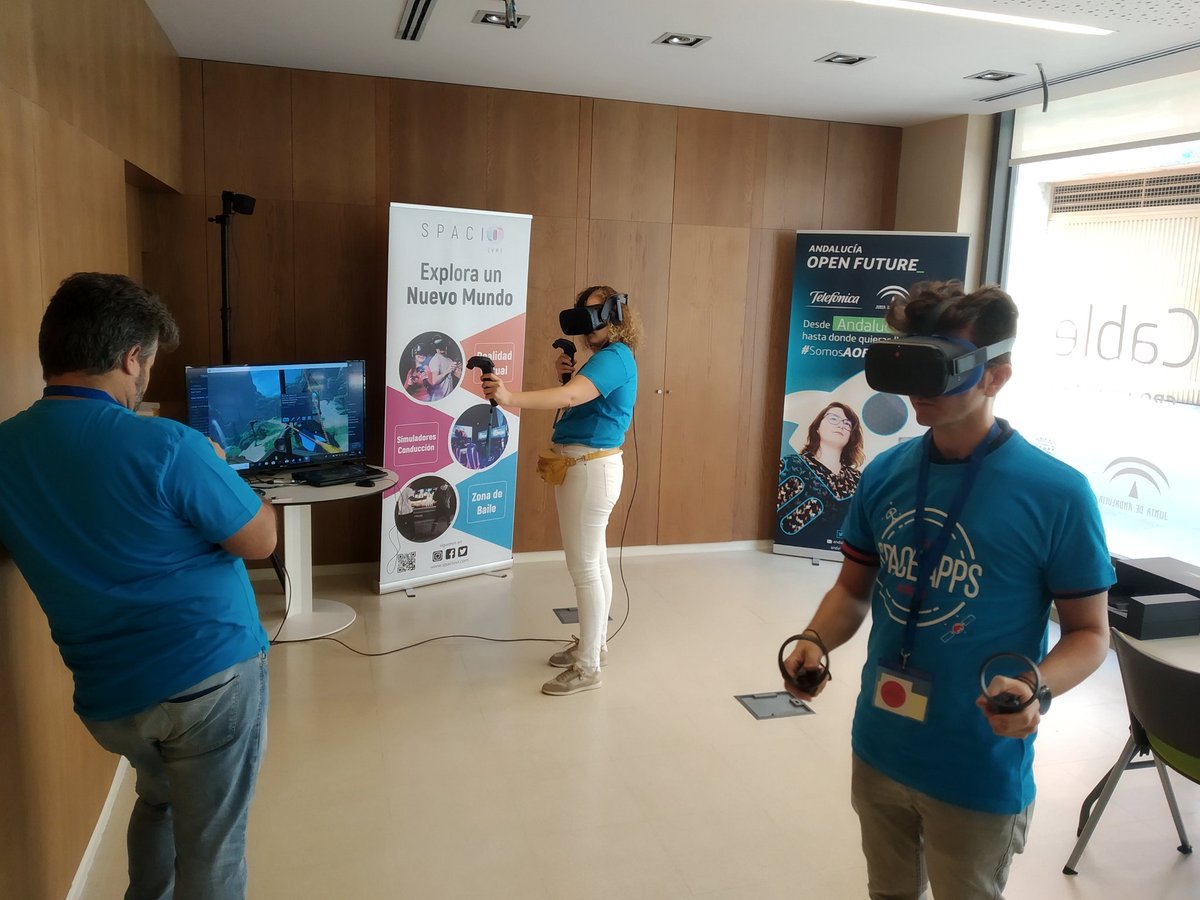 Spacio_VR's tweet photo. Última jornada en #SpaceAppsAlmeria19 #SpaceApps Ayer pudieron disfrutar de experiencias en el espacio, así como juegos de entretenimiento. Continuamos!!

#spaciovr #realidadvirtualalmeria #realidadvirtual #vr #Almeria https://t.co/VZPBVNnDMg