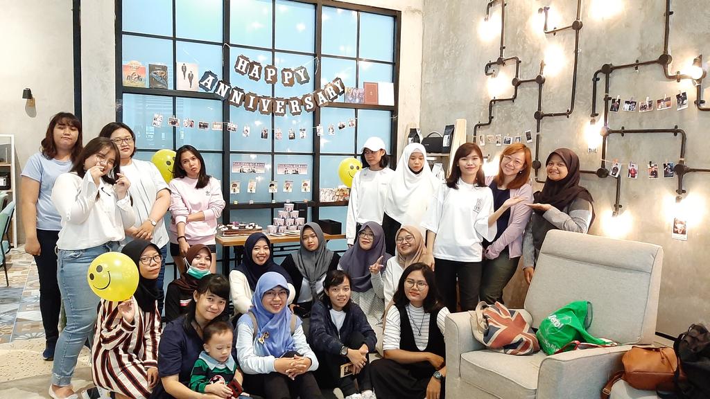 mijaeya's tweet photo. 𝗛𝗜𝗚𝗛𝗟𝗜𝗚𝗛𝗧 𝟭𝟬𝗧𝗛 𝗔𝗡𝗡𝗜𝗩𝗘𝗥𝗦𝗔𝗥𝗬

           💡  LIGHT INDONESIA 💡
                     20/10/2019

#ADecadeWithBeastxHighlight 
#10YearsWithHighlight
#HappyHighlightDay
Cc @b2utyLightIndo @byeongrans @rismavox @highlight__news @Just4GI  @Highlight_AUent https://t.co/2XF5ZXhdqy