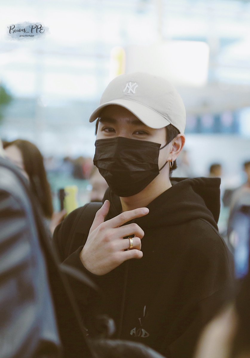 Precious_PPE's tweet photo. 到Seoul airport 
#รอยยิ้มของชูครีม 
#พวกของเจื๋อ
#PerthTanapon
@perthppe https://t.co/Zy1ITtuDtk