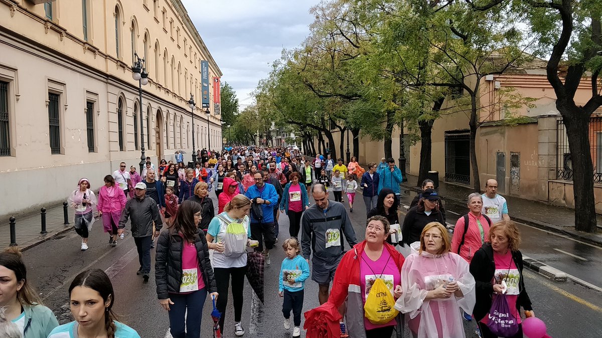 aulacampus's tweet photo. ¡El equipo de @aulacampus , también en @Run_Cancer , el circuito solidario más grande de Europa!

63.000 euros recaudados y casi 13.000 participantes. ¡Tod@s con la lucha!💪 #ValenciaContraelCancer #YoSí #Valencia @aeccvalencia @GVAeducacio @GVAculturesport @feceval_cece https://t.co/4az4O0ySEE
